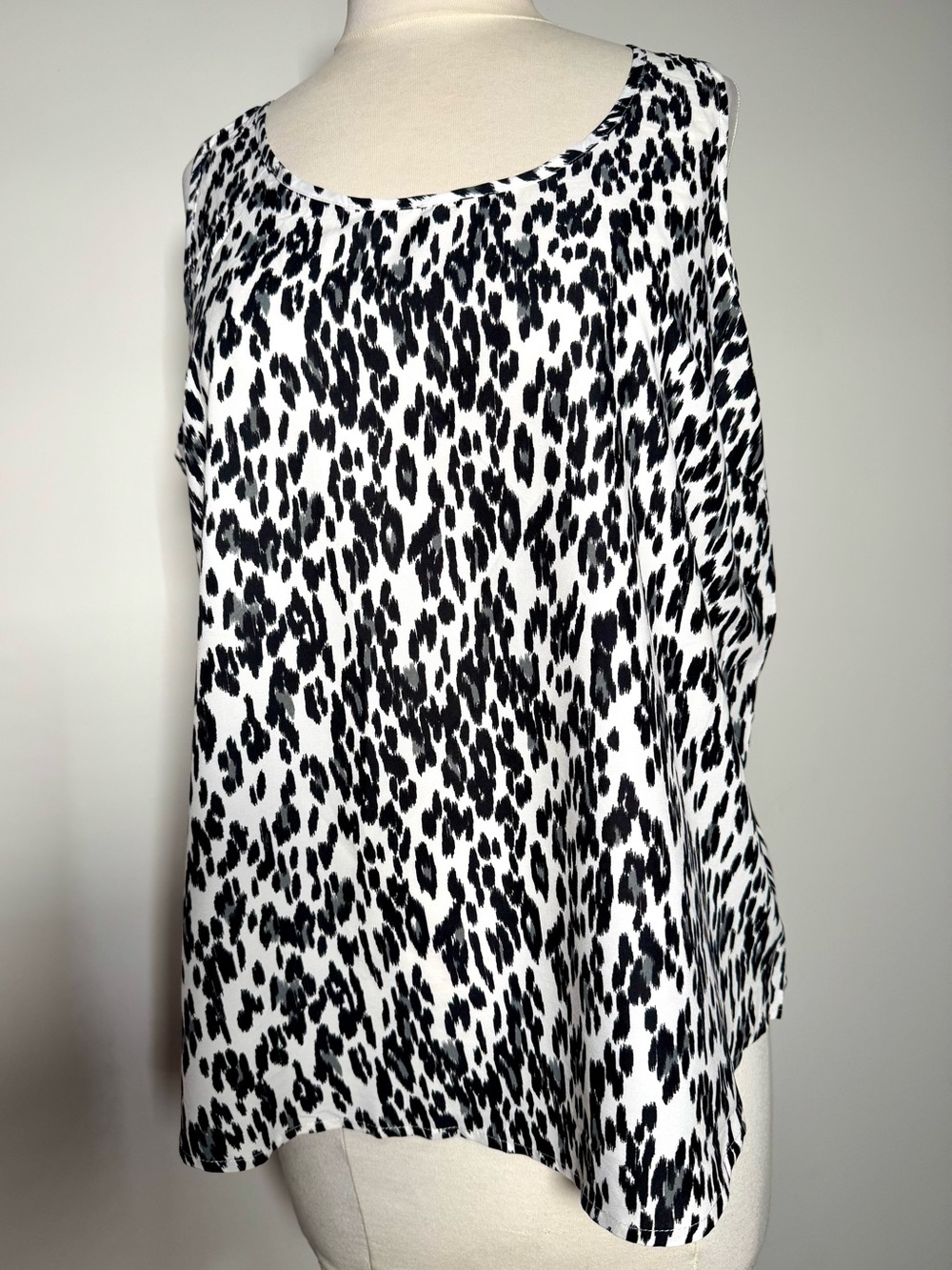 Faded Glory XL Black White Leopard Print Sleeveless Top Soft